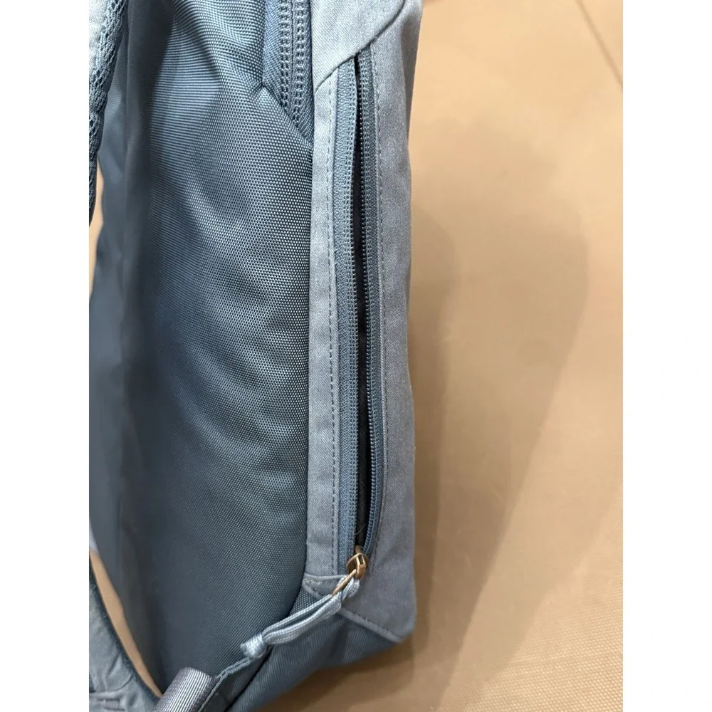 Thule Vea 17L Backpack 15